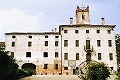 apri la foto Un'antica costruzione con torretta detta 